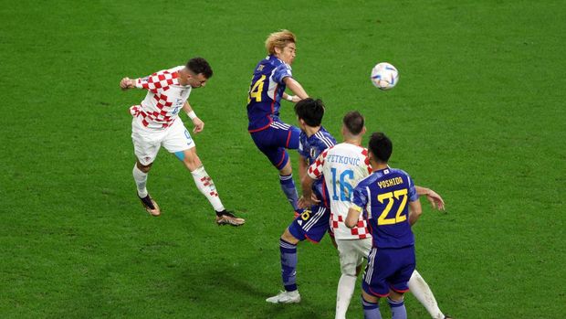 AL WAKRAH, QATAR - DECEMBER 05: Ivan Perisic of Croatia scores the team's first goal during the FIFA World Cup Qatar 2022 Round of 16 match between Japan and Croatia at Al Janoub Stadium on December 05, 2022 in Al Wakrah, Qatar. (Photo by Clive Brunskill/Getty Images)