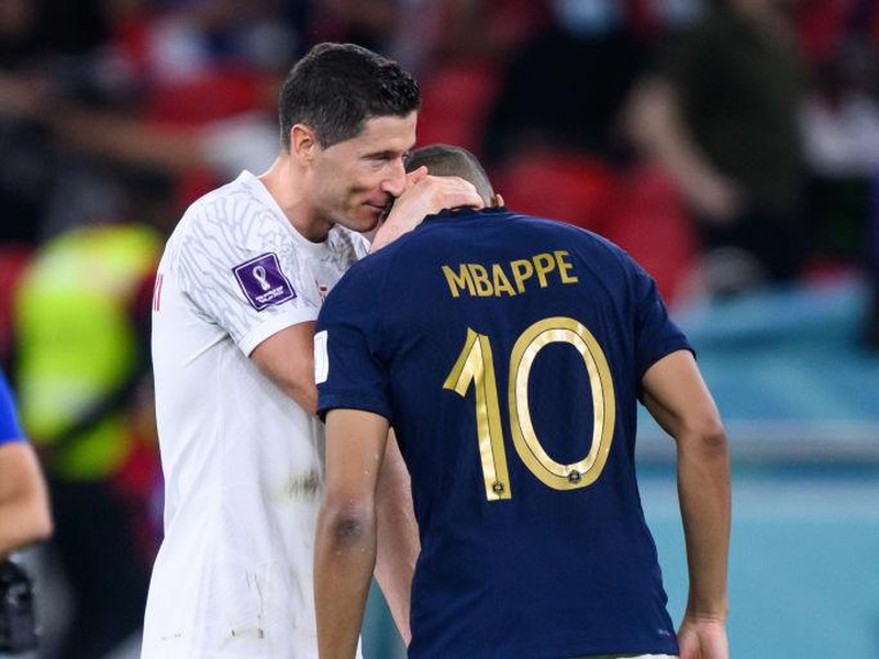 DOHA, QATAR - DECEMBER 04: Robert Lewandowski of Poland embraces Kylian Mbappe of France after the FIFA World Cup Qatar 2022 Round of 16 match between France and Poland at Al Thumama Stadium on December 04, 2022 in Doha, Qatar. (Photo by Buda Mendes/Getty Images)