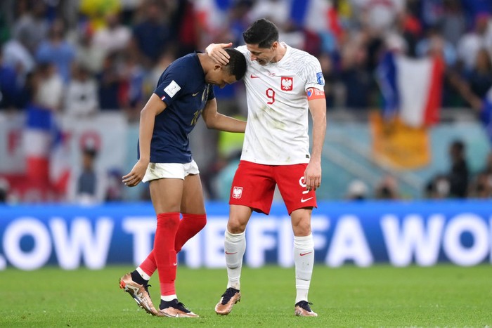 DOHA, QATAR - DECEMBER 04: Robert Lewandowski of Poland embraces Kylian Mbappe of France after the FIFA World Cup Qatar 2022 Round of 16 match between France and Poland at Al Thumama Stadium on December 04, 2022 in Doha, Qatar. (Photo by Buda Mendes/Getty Images)