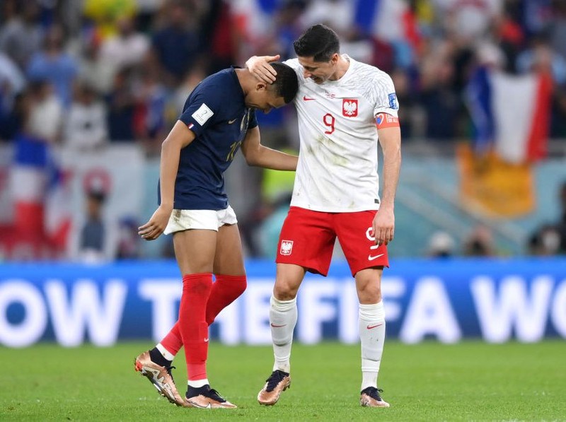 DOHA, QATAR - DECEMBER 04: Robert Lewandowski of Poland embraces Kylian Mbappe of France after the FIFA World Cup Qatar 2022 Round of 16 match between France and Poland at Al Thumama Stadium on December 04, 2022 in Doha, Qatar. (Photo by Buda Mendes/Getty Images)