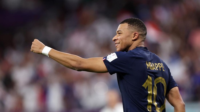 DOHA, QATAR - DECEMBER 04: Kylian Mbappe of France celebrates after scoring the teams third goal during the FIFA World Cup Qatar 2022 Round of 16 match between France and Poland at Al Thumama Stadium on December 04, 2022 in Doha, Qatar. (Photo by Francois Nel/Getty Images)