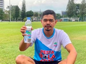 Bambang Pamungkas Sebut Air Mineral Kunci Jaga Kebugaran Atlet Bambang Pamungkas Sebut Air Mineral Kunci Jaga Kebugaran Atlet