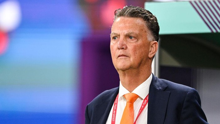 DOHA, QATAR - DECEMBER 3: Coach Louis van Gaal of the Netherlands prior to the Round of 16 - FIFA World Cup Qatar 2022 match between Netherlands and USA at the Khalifa International Stadium on December 3, 2022 in Doha, Qatar (Photo by Pablo Morano/BSR Agency/Getty Images)