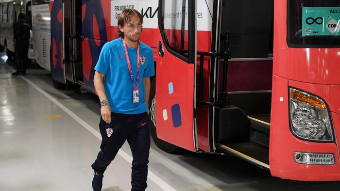 AL WAKRAH, QATAR - DECEMBER 05: Luka Modric of Croatia arrives at the stadium prior to the FIFA World Cup Qatar 2022 Round of 16 match between Japan and Croatia at Al Janoub Stadium on December 05, 2022 in Al Wakrah, Qatar. (Photo by Mike Hewitt - FIFA/FIFA via Getty Images)