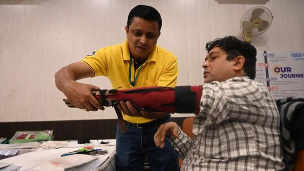 Melihat Produksi Kaki dan Tangan Palsu di India