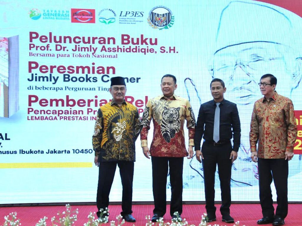 Rilis 2 Buku-Resmikan Book Corner, Jimly Asshiddiqie Dipuji Bamsoet Rilis 2 Buku-Resmikan Book Corner, Jimly Asshiddiqie Dipuji Bamsoet