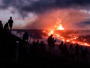 Nggak Ada Takutnya! Letusan Gunung Berapi di Hawaii Malah Jadi Tontonan Nggak Ada Takutnya! Letusan Gunung Berapi di Hawaii Malah Jadi Tontonan