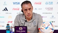 Paulo Bento juga mundur usai mengantarkan Korea Selatan ke 16 besar Piala Dunia 2022. Kekalahan 1-4 dari Brasil menjadi laga terakhirnya. Foto: Mohamed Farag/Getty Images