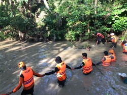 Tim SAR di Bone Susuri Sungai 5 Kilometer Cari Bocah Hilang Terseret Arus