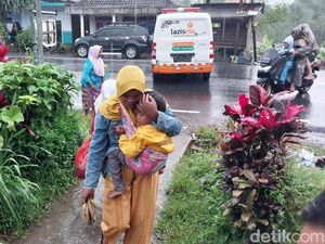 Nekatnya Pengungsi yang Pulang Berujung Takut Saat Puncak Semeru Bergemuruh