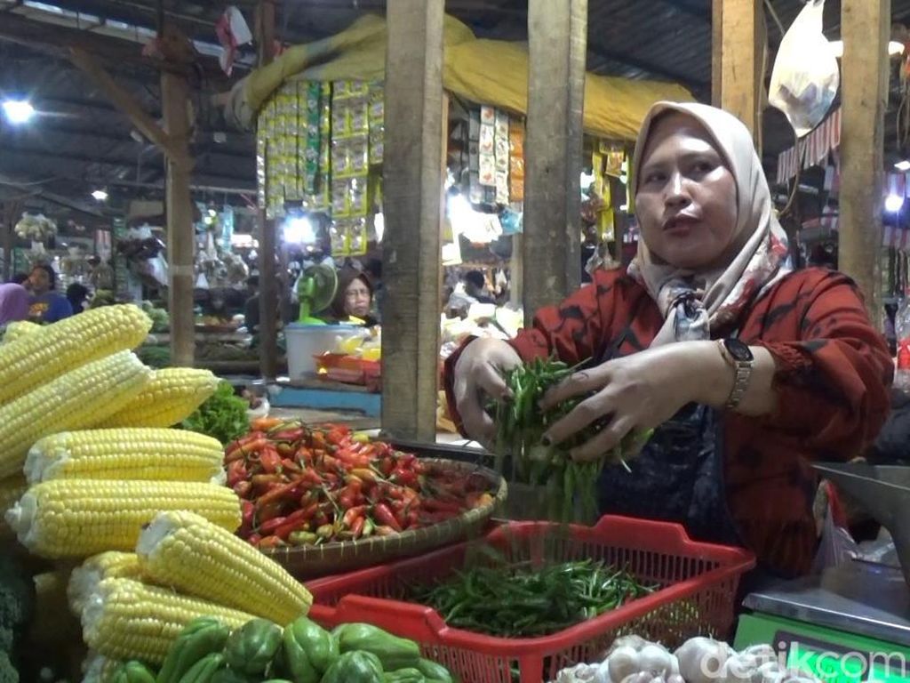 Harga Cabai-Sayuran di Pasar Rebo Purwakarta Naik!