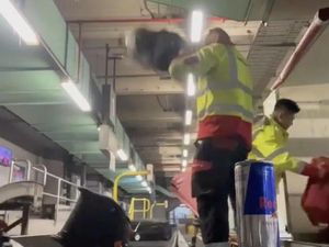Viral Petugas Bandara Australia Banting Koper Penumpang, Langsung Disidak!