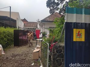 PLN Eksekusi Satu Unit Rumah di Jalan Supratman Bandung PLN Eksekusi Satu Unit Rumah di Jalan Supratman Bandung