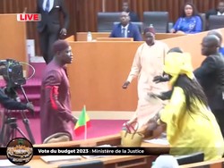 Rapat Parlemen Senegal Ricuh, Anggota Adu Jotos hingga Lempar Kursi