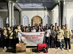 Relawan Ganjar Beri Bantuan Genset & Lampu untuk Warga Jambi