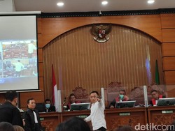 Hakim Tanya Bripka Ricky: Disuruh Bunuh Nggak Mau, Disuruh Curi Mau?