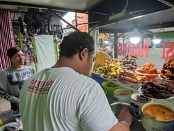 Laris Manis Nasi Padang Ala Kaki Lima di Denpasar
