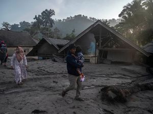 Rumah-rumah Warga Tertimbun Abu Vulkanik Gunung Semeru