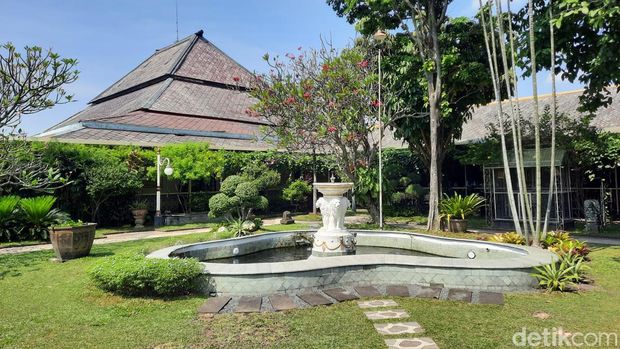 Sejarah Pura Mangkunegaran Solo