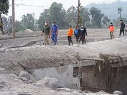 Semeru Masih Erupsi, BPBD Jatim Minta Semua Warga Jauhi Zona Merah