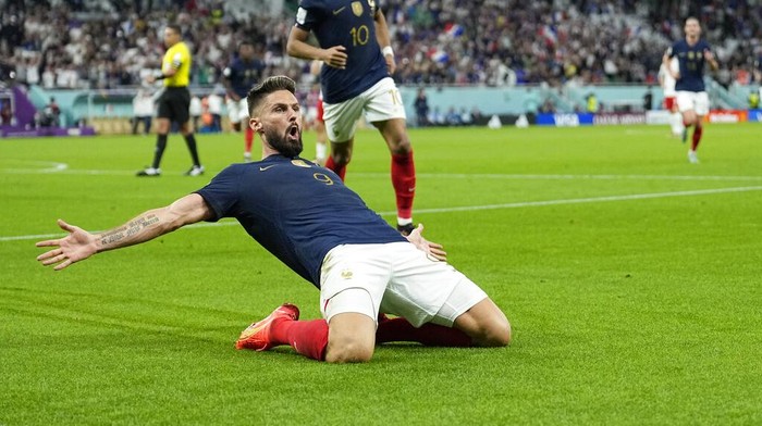 France's Olivier Giroud celebrates after scoring the opening goal during the World Cup round of 16 soccer match between France and Poland, at the Al Thumama Stadium in Doha, Qatar, Sunday, Dec. 4, 2022. (AP Photo/Ebrahim Noroozi)