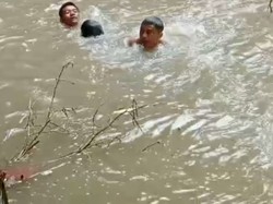 Di Balik Musibah Siswa di Sungai Kuripan, Sempat Direkam Sebelum Hilang