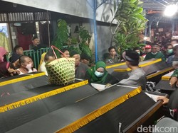 6 Peti Jenazah Penumpang Bus Masuk Jurang Berjejer di Manyaran Semarang