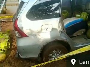 Mobil Terperosok di Banjarnegara, Bawa Puluhan Tabung Gas Melon Diduga Curian