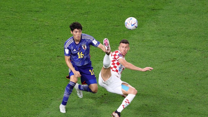AL WAKRAH, QATAR - DECEMBER 05: Ivan Perisic of Croatia battles for possession with Takehiro Tomiyasu of Japan during the FIFA World Cup Qatar 2022 Round of 16 match between Japan and Croatia at Al Janoub Stadium on December 05, 2022 in Al Wakrah, Qatar. (Photo by Elsa/Getty Images)
