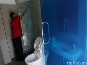 Toilet di Sudirman Ini Transparan Seperti di Jepang