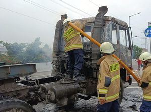 Truk Trailer Terbakar di Tol Ancol, Api Melalap Habis Kabin Kemudi