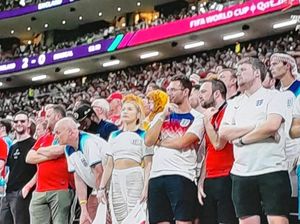 Bintang Porno Nonton Piala Dunia 2022, Dikritik karena Bajunya Berisiko