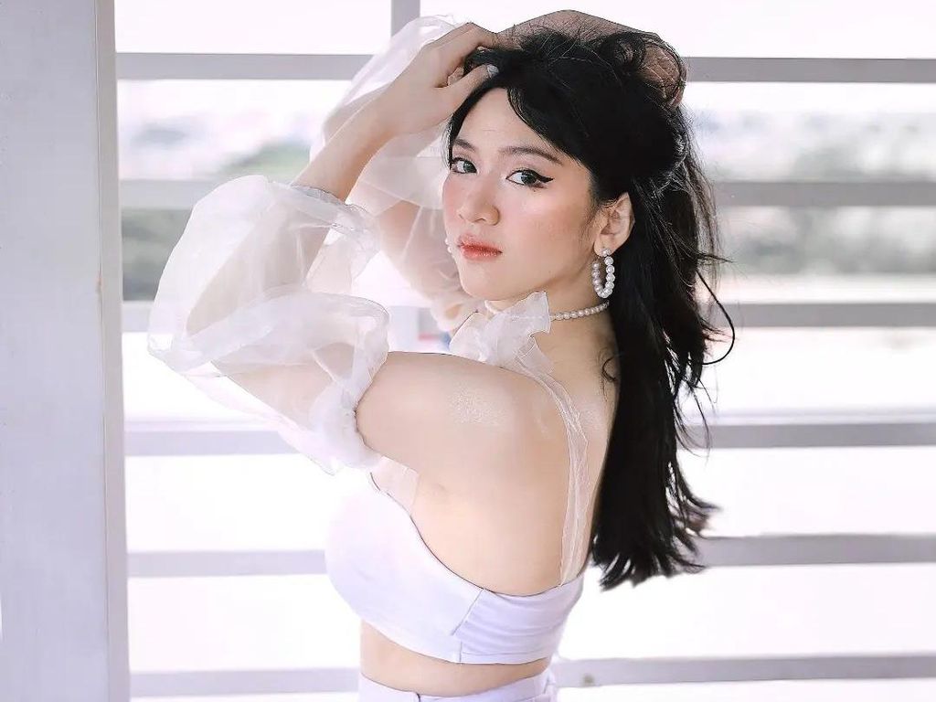 YKLN Suka Cosplay Karakter Anime Seksi, Kerap Dicap Wanita Aneh YKLN Suka Cosplay Karakter Anime Seksi, Kerap Dicap Wanita Aneh