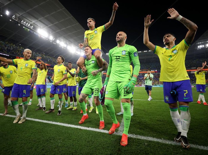 DOHA, QATAR - DECEMBER 05: Neymar of Brazil celebrates with Raphinha, Lucas Paqueta and Vinicius Junior after scoring the team's second goal via a penalty during the FIFA World Cup Qatar 2022 Round of 16 match between Brazil and South Korea at Stadium 974 on December 05, 2022 in Doha, Qatar. (Photo by Francois Nel/Getty Images)