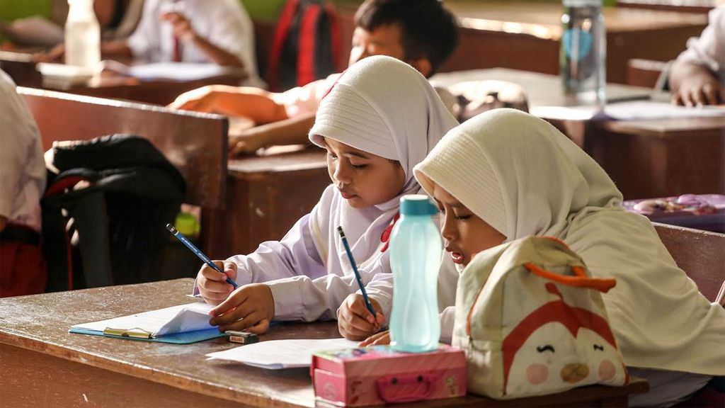 183 Siswa Ikut UAS Sebelum Terusir dari SDN Pocin 1 Depok 183 Siswa Ikut UAS Sebelum Terusir dari SDN Pocin 1 Depok