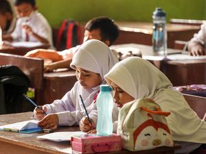 5 Hikmah dan Manfaat Menuntut Ilmu bagi Muslim, Rugi jika Tidak Tahu 5 Hikmah dan Manfaat Menuntut Ilmu bagi Muslim, Rugi jika Tidak Tahu
