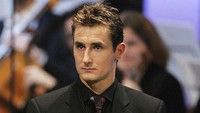 Pada tahun 2006, peraih sepatu emas adalah Miroslav Klose dari Jerman dengan 5 gol. Secara keseluruhan, ia adalah pemain dengan gol terbanyak di sejarah Piala Dunia, dengan 16 gol. (Christopher Lee/Getty Images)  