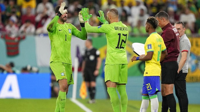Brazils goalkeeper Weverton replaces teammate Alisson, left, during the World Cup round of 16 soccer match between Brazil and South Korea, at the Stadium 974 in Doha, Qatar, Monday, Dec. 5, 2022. (AP Photo/Martin Meissner)