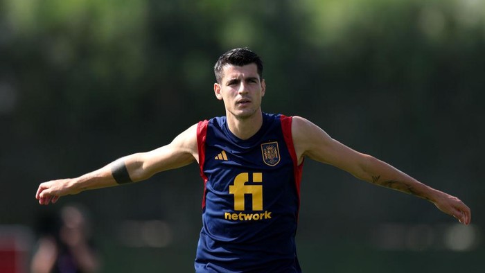DOHA, QATAR - DECEMBER 04: Alvaro Morata stretches during Spain training session at Qatar University on December 04, 2022 in Doha, Qatar. (Photo by Alex Pantling/Getty Images)