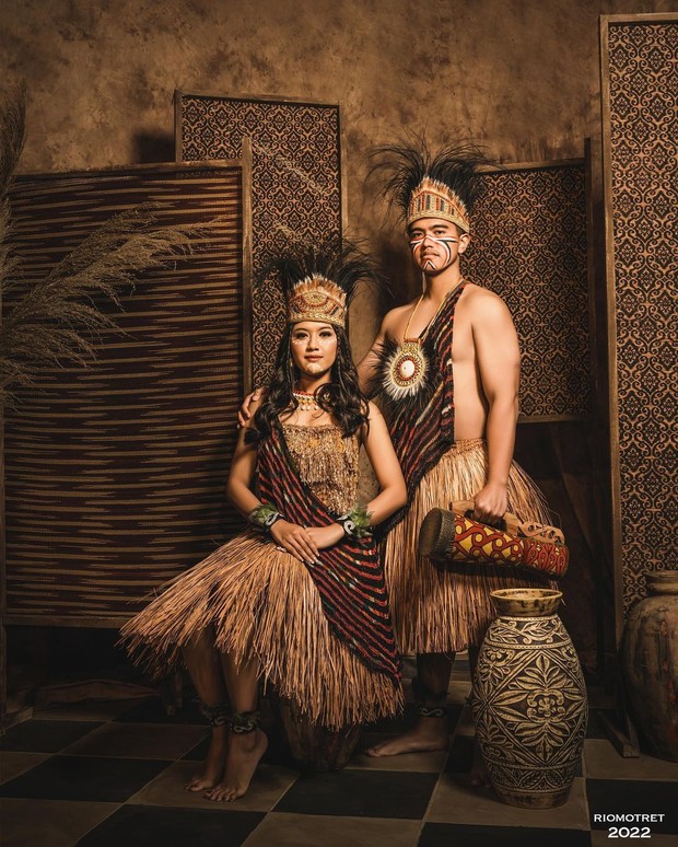 Baju Adat / Foto: Instagram / @erinagudono & @kaesangp Busana Pre-Wedding Ala Erina Gudono & Kaesang Pangarep