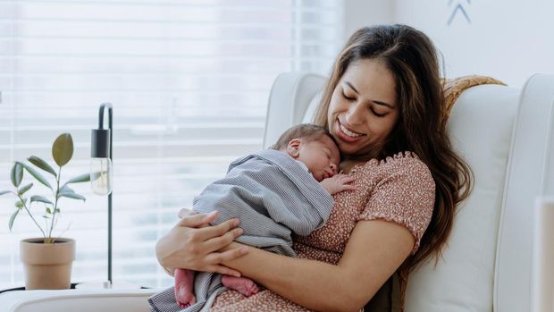 Bayi Tidur Terus, Apa Berbahaya? Kenali Penyebab & Cara Mengatasinya