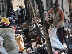 Sepekan Pasca Terbakar, Pedagang Pasar Mengwi Mulai Bersihkan Puing