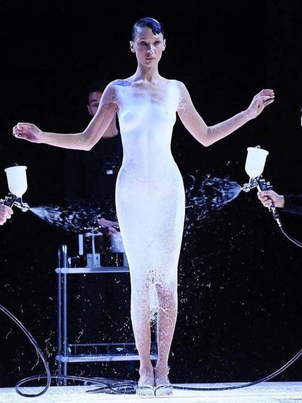 Penampilan Terbaik Bella Hadid