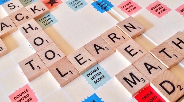 Bermain Teka-Teki Silang, Scrabble atau Catur / foto : pexels.com/Pixabay