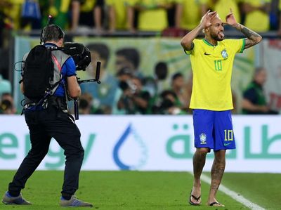 Bersandal Jepit, Neymar Rayakan Kemenangan Brasil Atas Korsel