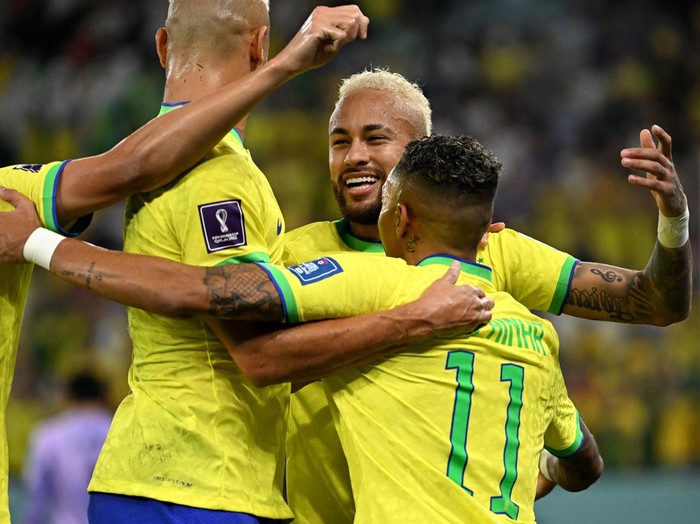 Brazil's forward #10 Neymar celebrates with teammates after scoring his team's second goal from the penalty spot during the Qatar 2022 World Cup round of 16 football match between Brazil and South Korea at Stadium 974 in Doha on December 5, 2022. (Photo by Pablo PORCIUNCULA / AFP) (Photo by PABLO PORCIUNCULA/AFP via Getty Images)