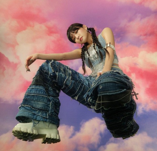 Gaya Modis Para Artis di Konser Head in the Clouds (HITC) Jakarta 2022