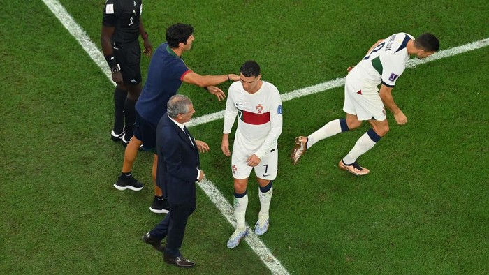Cristiano Ronaldo AL RAYYAN, QATAR - DECEMBER 02: Cristiano Ronaldo of Portugal reacts with Fernando Santos, Head Coach of Portugal, as he is substituted during the FIFA World Cup Qatar 2022 Group H match between Korea Republic and Portugal at Education City Stadium on December 02, 2022 in Al Rayyan, Qatar. (Photo by Dan Mullan/Getty Images)