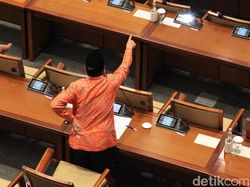 Diwarnai Interupsi, DPR Sahkan RKUHP jadi Undang-undang