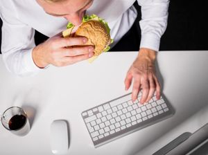 Tidak Sengaja Makan dan Minum karena Lupa Saat Berpuasa Tidak Sengaja Makan dan Minum karena Lupa Saat Berpuasa